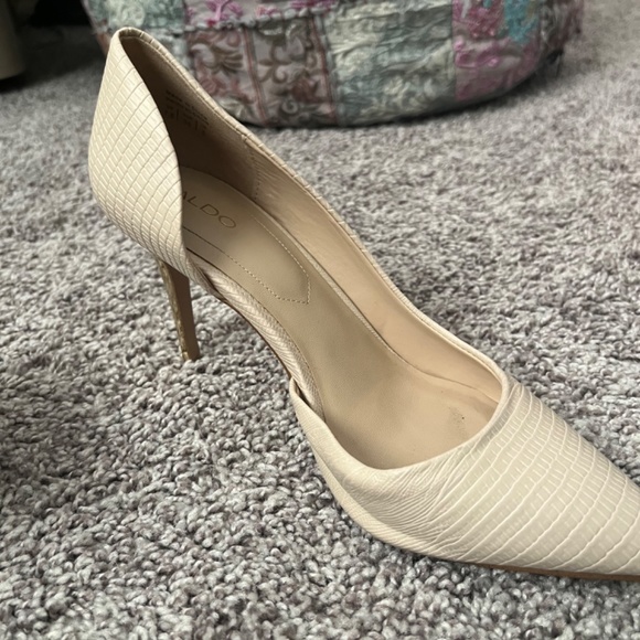 Aldo gold heel shoes - Picture 3 of 3